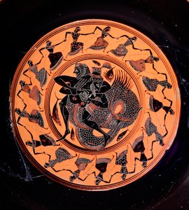 Terakotový kylix zobrazující Herkula bojujícího s Tritonem, obklopený sedmnácti tančícími Nereidami, 6. století před naším letopočtem od Etruscan