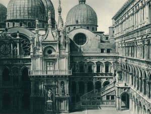 Nádvoří Dóžecího paláce, Benátky, Itálie, 1927 od Eugen Poppel