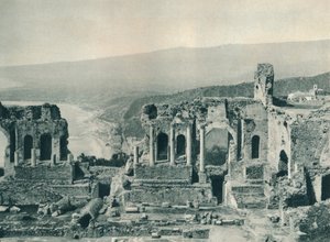 Jeviště a šatna řeckého divadla, Taormina, Sicílie, Itálie, 1927 od Eugen Poppel