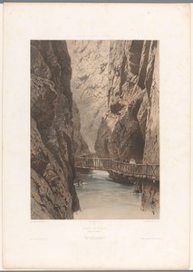 Pěší turisté na mostě přes Trientschlucht Gorge de Trient (název na objektu) Památky ve Švýcarsku, Savojsku a Tyrolsku (název série) La Suisse, la Savoie et le Tyrol (název série na objektu)
