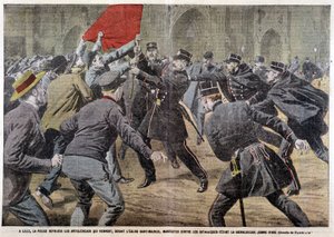 V Lille policie odrazuje antikleriky, kteří přicházejí před kostel svatého Maurice protestovat proti katolíkům oslavujícím Johanku z Arku - kresba Damblans v „“Le Pelerin“ od Eugene Damblans