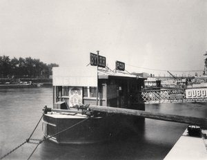 Loď na Seině od Eugène Atget