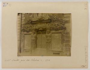 Dveře, uliční fasáda, Hôtel de Fieubet (Hôtel de la Valette, škola Massillon), 2 quai des Célestins, 4. obvod, Paříž od Eugène Atget