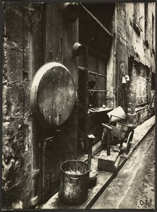 [Rue de la Reynie (Cínařský obchod, rue de la Reynie)] od Eugène Atget