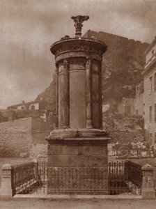Památník Dionýsa, boha vína, vztyčený v Aténách v letech 335-34 př. n. l. Lysikratem na oslavu vítězství svého týmu v divadelních soutěžích (černobílá fotografie) od European Photographer