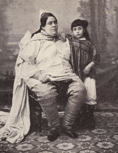 Tuniská židovská žena a její dcera (černobílá fotografie) od European Photographer