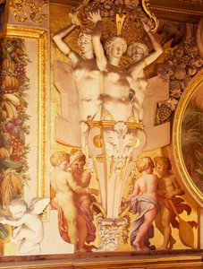 Fresky a štuky v galerii Františka I. v Chateau de Fontainebleau ve Francii (na seznamu světového dědictví UNESCO od F. and Rosso Fiorentino G. Primaticcio