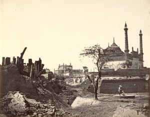 Baterie poblíž Begum Kotie. Druhý útok sira Colina Campbella v březnu 1858 od Felice Beato