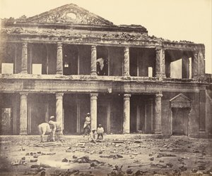 Interiér Secundra Bagh po masakru od Felice Beato