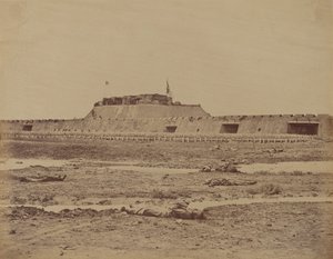 Zadní část severní pevnosti po jejím dobytí, ukazující ústup čínské armády, 21. srpna 1860 od Felice Beato