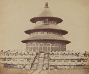 Posvátný chrám nebes, kde císař jednou ročně obětuje, v čínském městě Pekin, říjen 1860 od Felice Beato