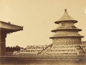 Chrám nebes z místa, kde se spalují kněží v čínském městě Pekin. Říjen 1860 od Felice Beato
