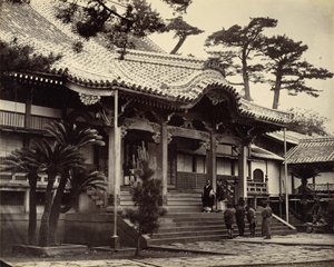 Hlavní síň v chrámu Daionji, Nagasaki od Felice Beato