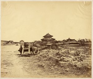 [Vrchol pekingské hradby obsazené 14. října 1860 s vyobrazením čínských děl namířených proti našim bateriím] od Felice Beato