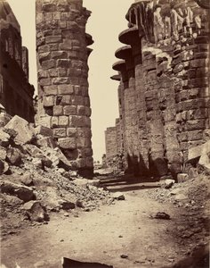 Hlavní ulice hypostylové síně, pohled z východu (Karnak) – Théby