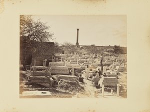 Pompejův sloup a hřbitov od Félix Bonfils