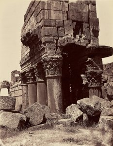Detaily hlavic sloupů Jupiterova chrámu - Baalbek od Félix Bonfils
