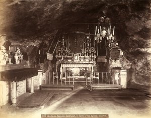 Interiér jeskyně Agónie neboli baziliky agónie, v současnosti nazývané Kostel všech národů, v Jeruzalémě. Podle tradice zde Ježíš strávil své poslední chvíle, než byl zatčen od Félix Bonfils