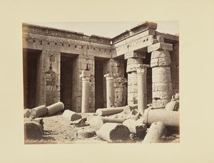 Medinet Habu, druhé nádvoří, galerie Thutmose I. (Egypt) od Félix Bonfils