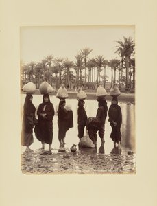 Egyptské rolnice [sic] jdoucí pro vodu od Félix Bonfils