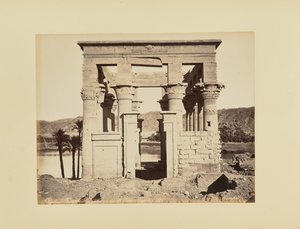 Philae. Hypétrální chrám, pohled zepředu, Egypt od Félix Bonfils