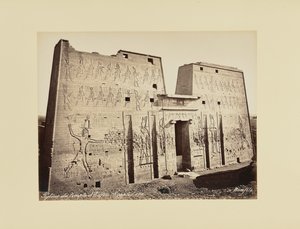 Pylon chrámu v Edfú (Egypt) od Félix Bonfils