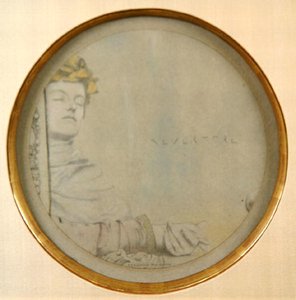 Dreamer, cca 1900 (tužka a barevná křída na šedém papíře) od Fernand Khnopff
