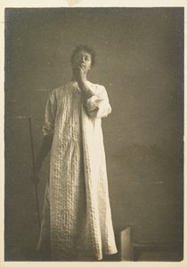Žena v košili, ruka před ústy od Fernand Khnopff