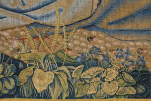 Vlámský gobelín. Panna s dítětem a anděly (Panna s dítětem a andělem, Marie se setkala s Kind in engelen). Cca od Flemish School