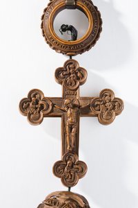 Růženec Jindřicha VIII., detail kříže (zimostráz) od Flemish School