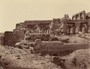 Zřícenina 3. pylonu chrámu (jihovýchodní) levá strana (Karnak) Théby od Félix Bonfils