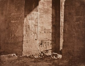 První pylon - francouzský nápis vytesaný na východní střílně v bodě H, ostrov Fila.., 1851 od Félix Teynard