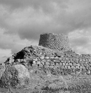 Nuraghe Santu Antine od Fosco Maraini