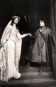 Dorothea Baird 1875-1933 a Harcourt Williams 1880-1957 v Paola a Francesca, 1907. od Foulsham and Banfield