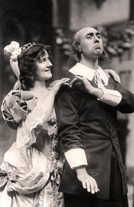 Louie Pounds a Powis Pinder v Lady Tatters, 1907. od Foulsham and Banfield
