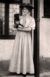 Zena Dare 1887-1975, anglická herečka, začátek 20. století. od Foulsham and Banfield