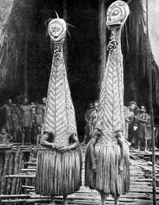 Gobliní masky a hledí nošené jako kosmetické pomůcky, Papua, Nová Guinea, 1936. od Fox Photos