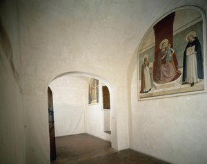 Zvěstování Svatý Petr mučedník stojí za archandělem Gabrielem, který zvěstuje Panně Marii Freska od Guida di Pietro od Fra Angelico