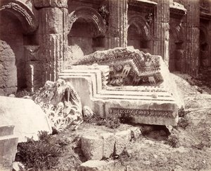 Sochařské pozůstatky v Jupiterově chrámu, Baalbek od Francis Bedford