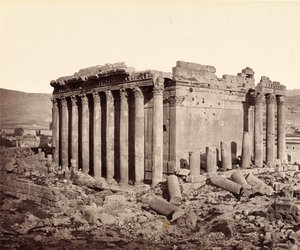 Jupiterův chrám, Baalbek, ze severozápadu od Francis Bedford