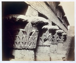 Hlavní města portiku, Chrám Chnum, Esna, Egypt, 1862