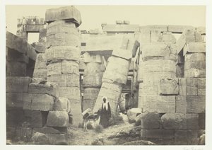 Pilíře ve Velké síni, Karnac, 1857.