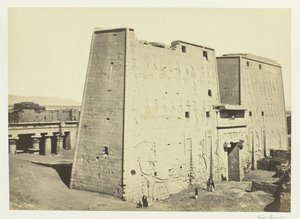 Velký pylon v Edfou, Horní Egypt, 1857. od Francis Frith