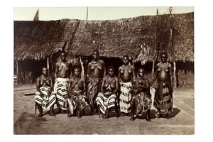 Manželky krále Jiřího, Opobo, poblíž Calabar, Nigérie, kolem roku 1870 (tisk alba) od Francis W. Joaque