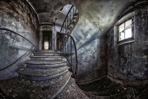 Opuštěné točité schodiště od Francois Casanova