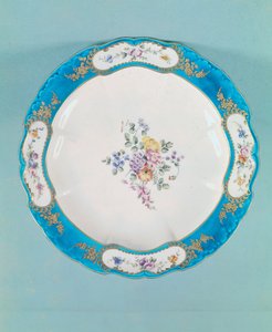 Talíř zdobený květinovým vzorem, Sevres (porcelán)
