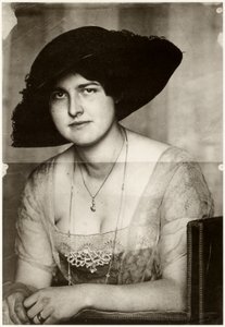 Marie s tmavým kloboukem, 1915.
