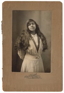 Portrét ženy, c. 1910 (foto) od Fred S. Tisdell