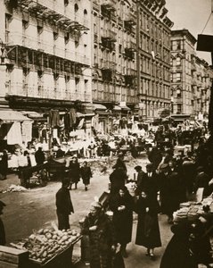 Pouliční trh na Orchard Street, Lower East Side, New York, USA, počátek 30. let 20. století od Frederick Bradley