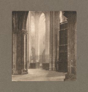Kamera: Výška a světlo v katedrále Bourges, 1903.